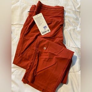 NWT Lululemon dance studio mid rise crop